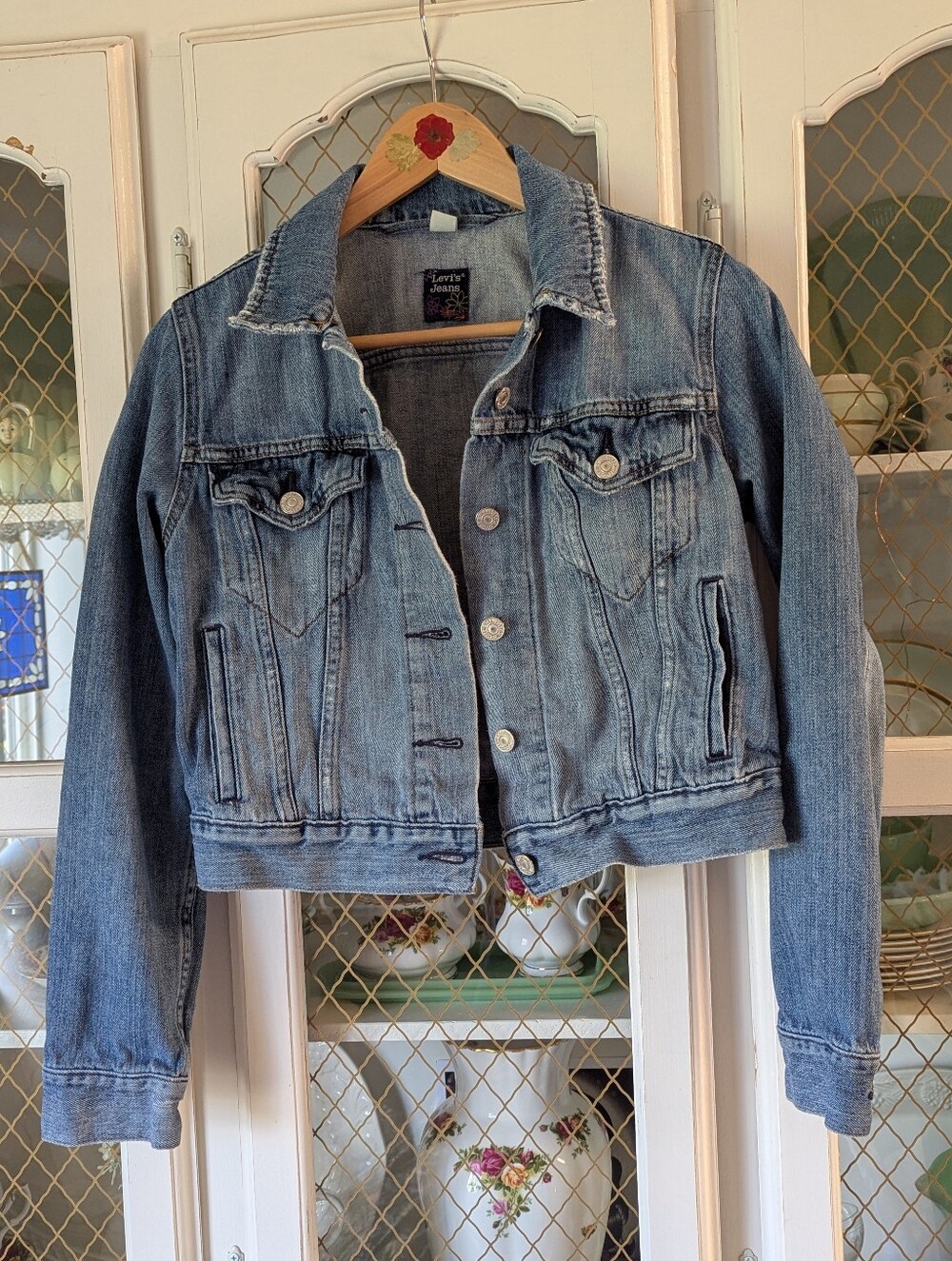 Y2K xs-s Perfect Lived In Levi's Women's Distressed Cropped Trucker Denim Jacket
